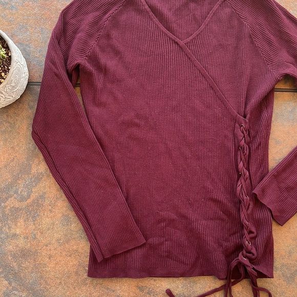 magenta sweater - Picture 2 of 5